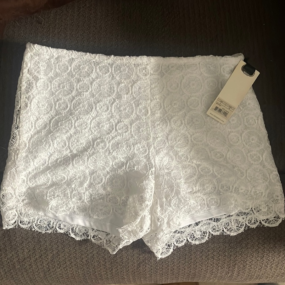 BB Dakota optic white lace shorts size 6